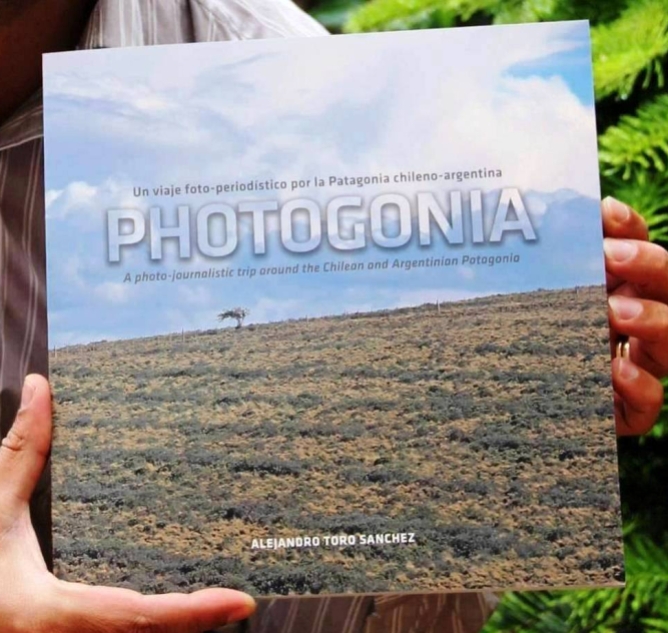 Libro de fotografías de la Patagonia chileno-argentina.